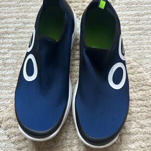 OOFOS Navy Blue Slip-On Sneakers with White Accents